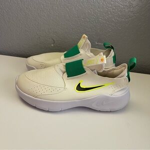 Nike Flex Runner 3 GS - HF5745-101 - Size 4Y